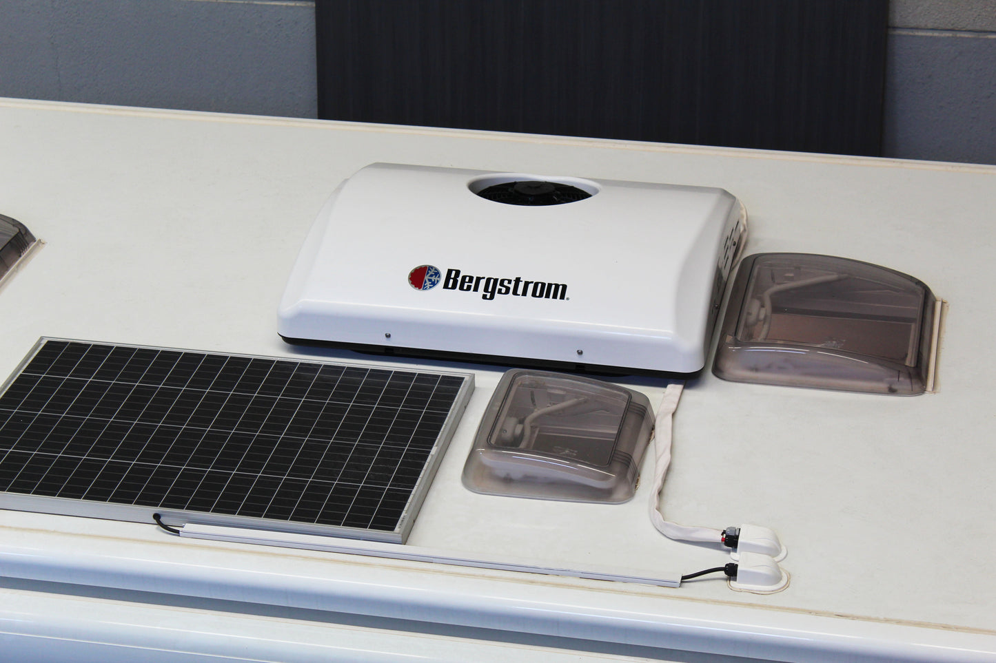 Bergstrom OpenAir Plus 12V Klimaanlage – Leise Standklimaanlage für Camper, Van & Wohnmobil